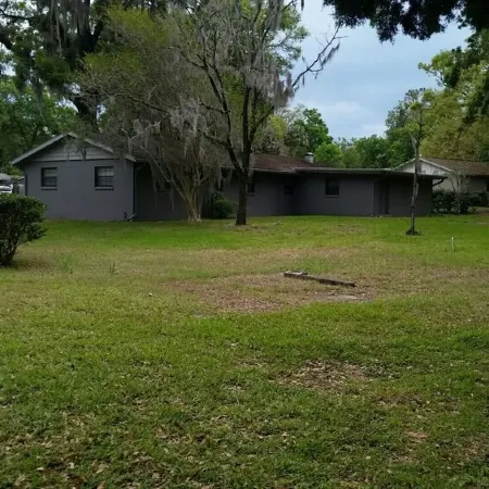 Enjoy a private home in beautiful S.E. Ocala