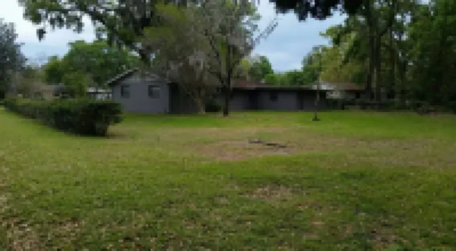 Enjoy a private home in beautiful S.E. Ocala