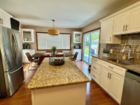 Bungalow Bliss in Royal Oak 羅亞爾奧克酒店