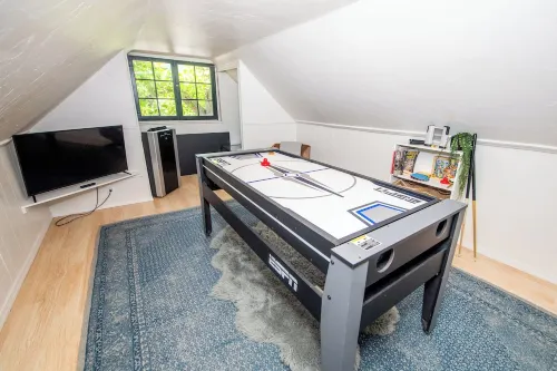 Downtown Rogue River, Game Room, 70" Smart TV, Two Minutes to I-5 Hotels in Rogue River