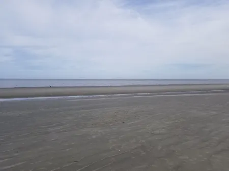 House at the Lakes, fishing  , nearby boat ramps, Parks and minutes from Beaches Отели в г. Глинн