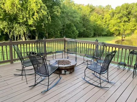 First Monday Trade Days, Spa, Fire Pit, Grill on a 600 SF Covered Party Deck.
