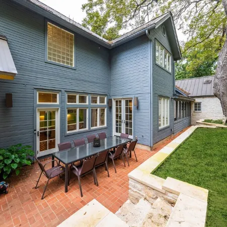 ⭐️Luxury Lake Austin: Chef, Heated Pool, Hot Tub, Waterfront Dock & Pizza Oven⭐️ Отели рядом с достопримечательностью «Озеро Трэвис»