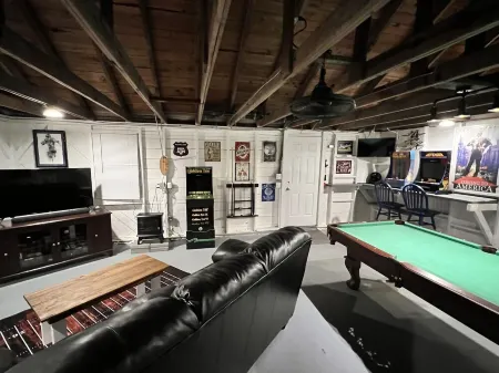 Relax at this beautiful Historic Intracoastal Waterlily Cottage + Game Room