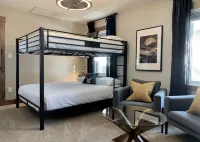 Penthouse #1: Panoramic Views, Hot Tub, 75 55" TVs, Sonos, Free Ski Bus