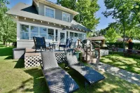 Classic Lk Le Homme Dieu Cottage! Level sand beach! Hotels in Douglas County