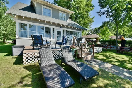 Classic Lk Le Homme Dieu Cottage! Level sand beach!