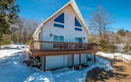 Tranquil Mountain View Home Near Downtown North ConwayMountain Views. Cable TV.