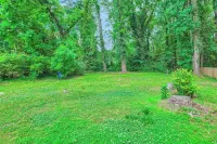 A Spacious Getaway: Perfect Home for Family/Group Stays Hotels near Marshalls