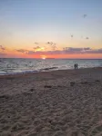 Your Cape Cod respite awaits! 5 minutes walk to quiet bay beach.