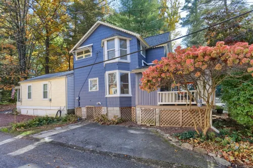 2 Bedroom fully updated cozy Mt. Gretna Cottage with parking