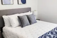 Townhouse mins to UofL & KY Exposition Center Hotels in Jeffersonville Township