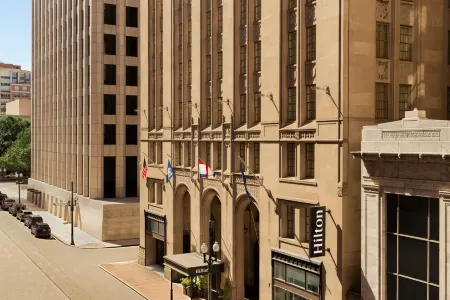 Hilton New Orleans/St.Charles Avenue Отели рядом с достопримечательностью «Центр Морального Конвенции Эрнеста Н»