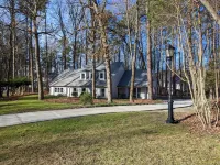 Spacious 5 Bedroom, Pure Inviting Luxury Getaway with Separated Family Spaces