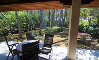 Charming Villa with Spacious Garden Near the Sea