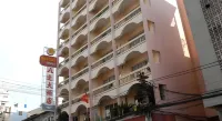 Bat Dat Hotel Отели рядом с достопримечательностью «Cholon»