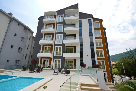 Chill and Go Aparthotel Отели в г. Будва