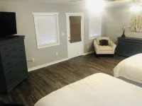 Newly Renovated Lake House with Large Dock-Fire pit-fish cleaning station