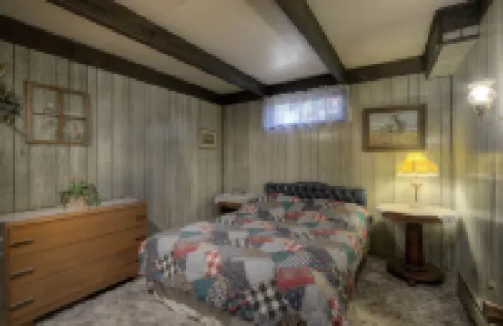 Cliffside Cabin Amongst Trees, Serene w/ Views. Hotels in Mount Rushmore UT