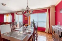 Stunning 3 Bedroom Apartment in Radazul with Ocean Views