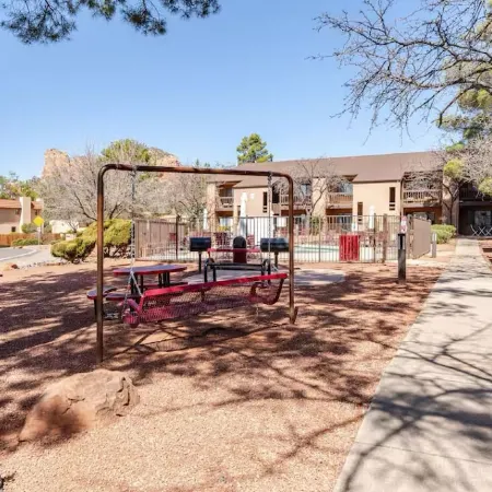 Charming Red Rock Poolside Condo with WiFi, AC in superb Sedona