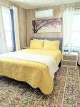 Adorable 1 Bd Cottage for a Fun Couple's Getaway, Central Location, Dog Friendly