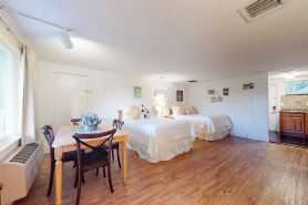 Island Inn