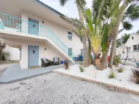 Charming Chic Getaway - 2 min. Walk to Beach, Restaurants, & Shops