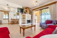 Villa Noni Large Private Pool, A/C, WiFi
