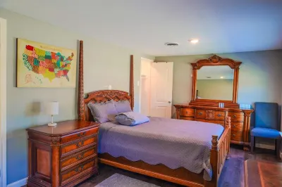 4BD/3BA/ DFW Airport Patio private parking Piscina Hotels near Dallas Baptist University