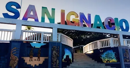 Arnold's Guest House Отели в г. Санта Фэмилия Виллидж