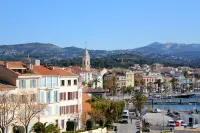 "StellaHome - l'Enclos" Quiet Village House. Near port and beach. GARAGE