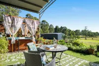 The Studio Retreat perfect for a quiet romantic break. Pet friendly, hot tub.