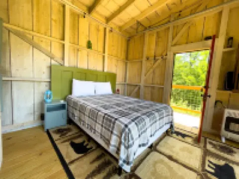 The Rowdy Bear Off-Grid Glamping Cabin