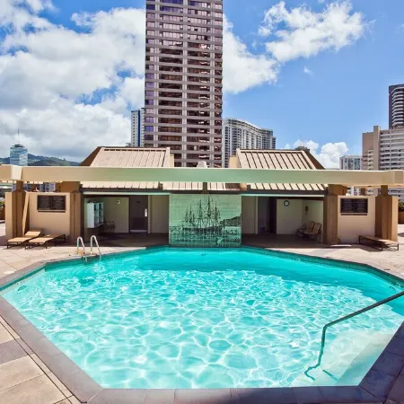 Huge Panoramic Ocean View. Walk to the Beach.Low rate of 3,900 per month.