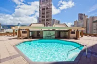 Huge Panoramic Ocean View. Walk to the Beach.Low rate of 3,900 per month.