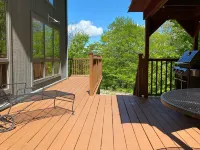 Spacious + Private Ski Lodge on 20+ Acres - 10 min to Stratton, 5 min to Bromley Hotels in Winhall