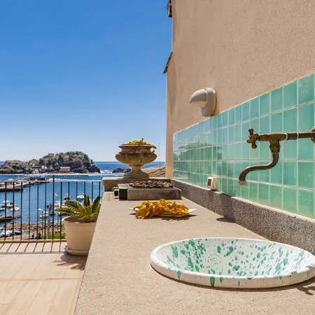 Lachea Seaview Penthouse - Short Lets