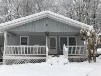 Cute Cottage, Pet and Family Friendly, Reduced Rates for  Longer Term Rentals