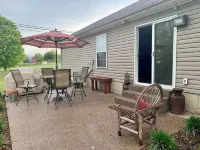 Charming 2-bedroom townhome with High Speed wifi and smart TV’s in Radcliff Hotels in Radcliff
