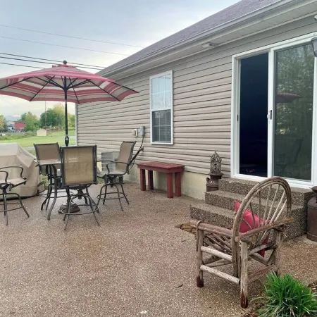 Charming 2-bedroom townhome with High Speed wifi and smart TV’s in Radcliff