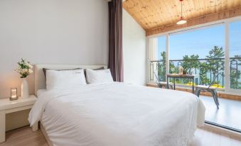 Yeosu Sand Grain Pet Friendly Heated Pool Pension