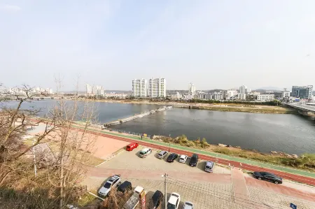 Youngcheon Riverside Отели в г. Йончхон