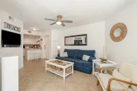Corner unit private balcony ocean view, pool & spa, beachfront access in Florida