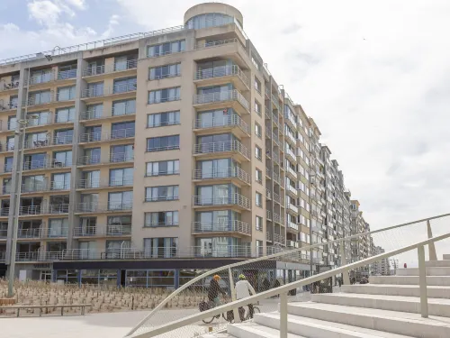 Apartment with Frontal Sea-Views