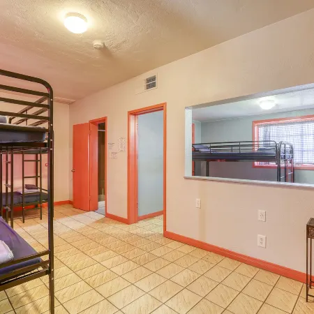 SIN City Hostel Отели рядом с достопримечательностью «Вулкан отеля Mirage»