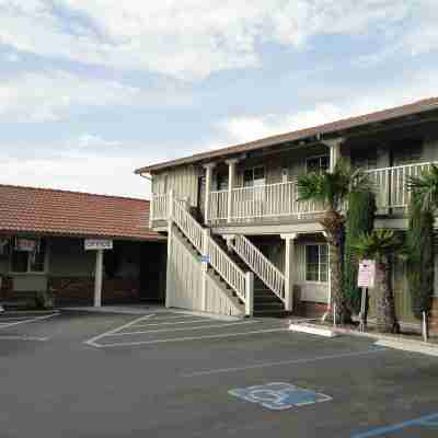 Escondido Inn Hotel Exterior