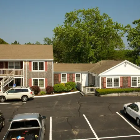 Holiday Hill Inn & Suites