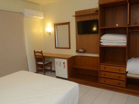 River Hotel