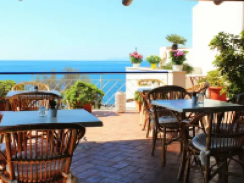 ホテル プンタクオットロベンティ エルコラーノのホテル